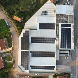 Produção Fotovoltaica para Empresas Comerciais e Industriais: Transformar a Energia num Ativo Estratégico